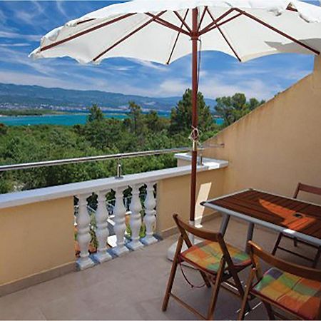 Amazing Apartment In Malinska With Kitchen Luaran gambar
