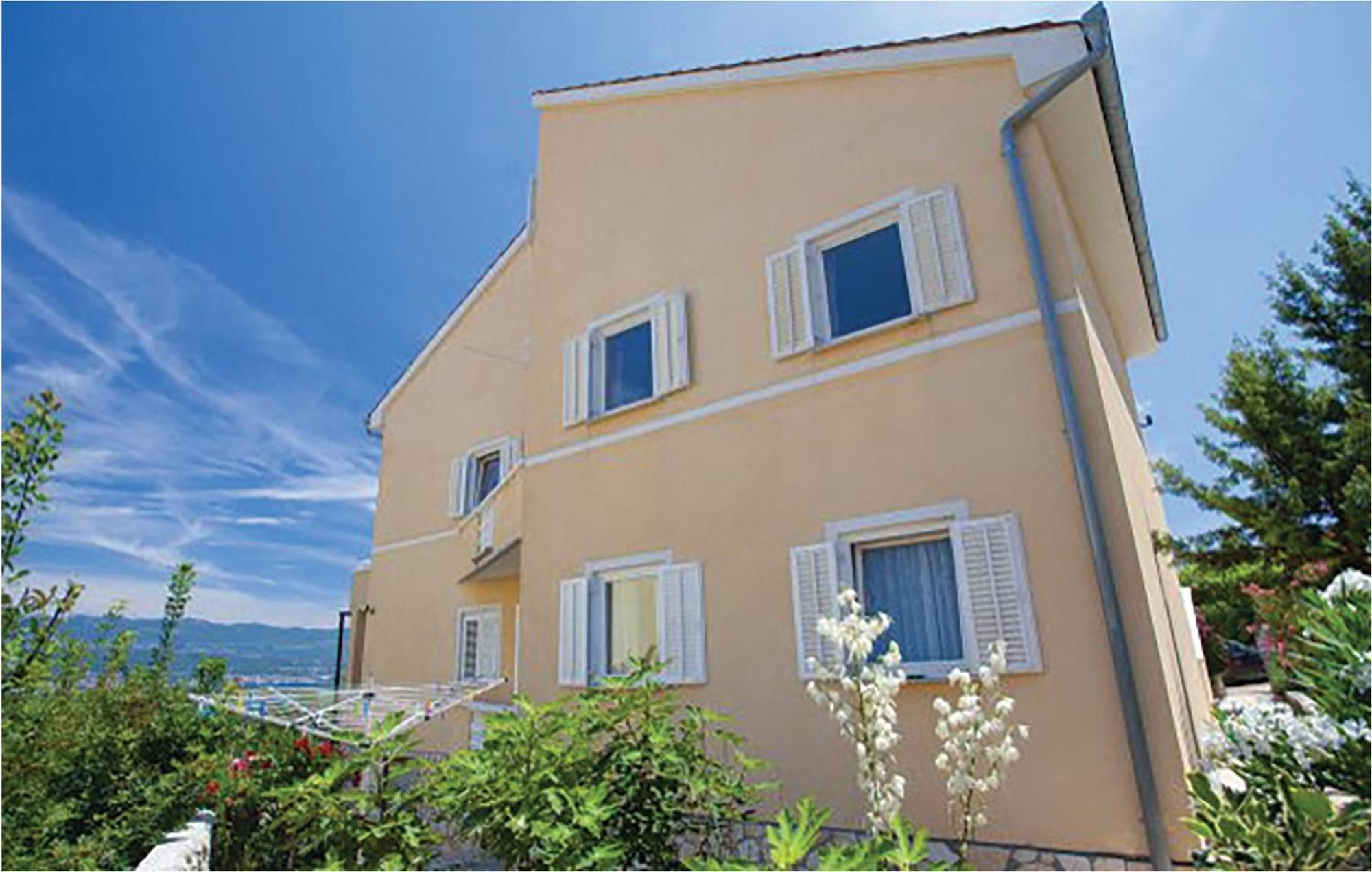 Amazing Apartment In Malinska With Kitchen Luaran gambar