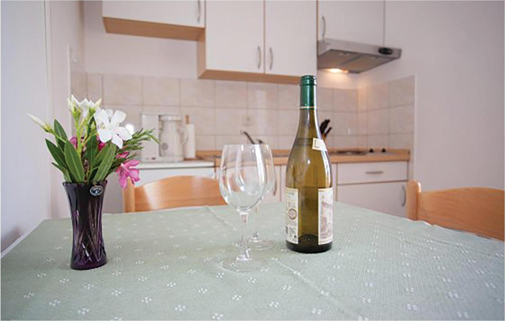 Amazing Apartment In Malinska With Kitchen Luaran gambar