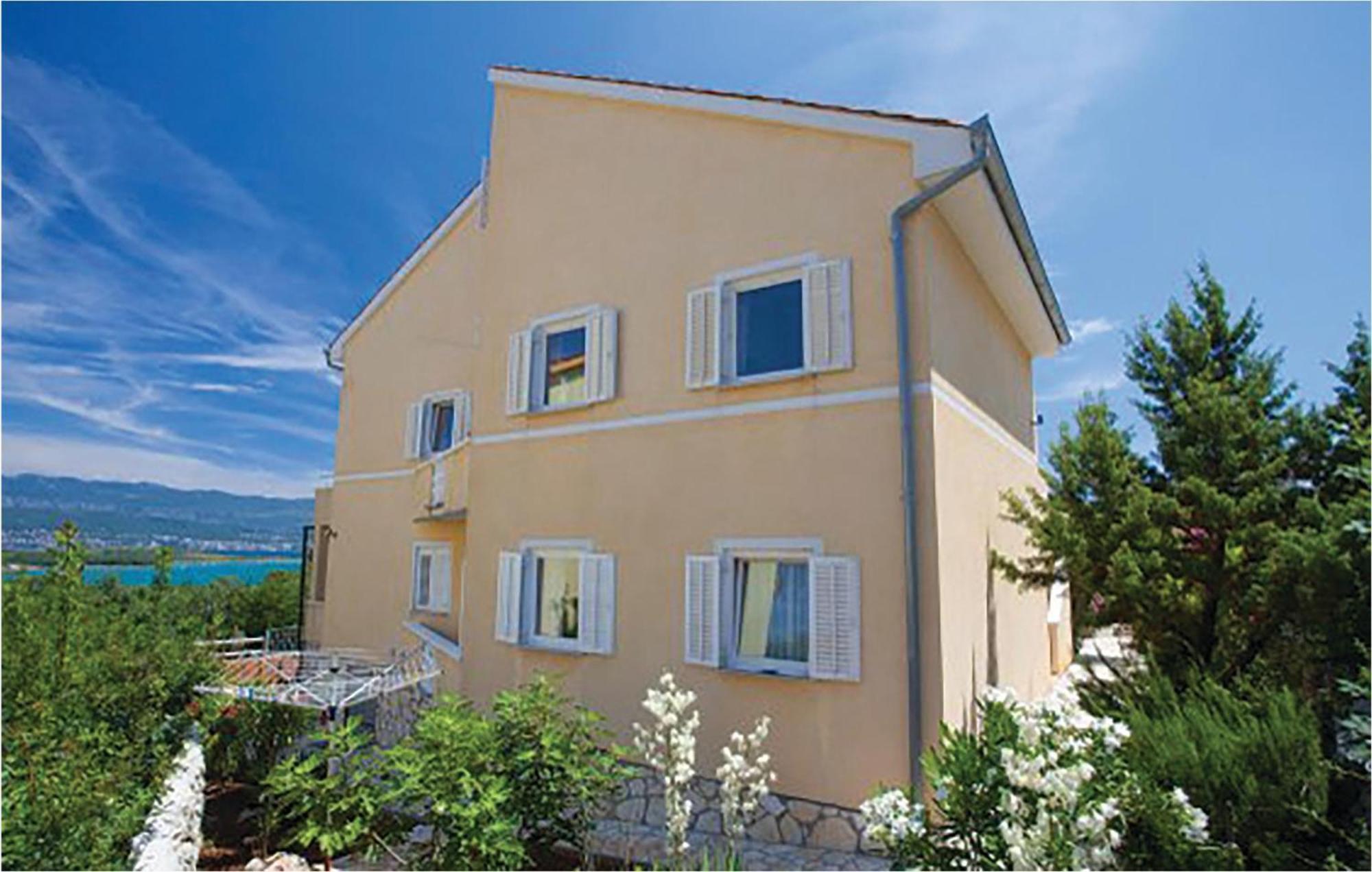 Amazing Apartment In Malinska With Kitchen Luaran gambar